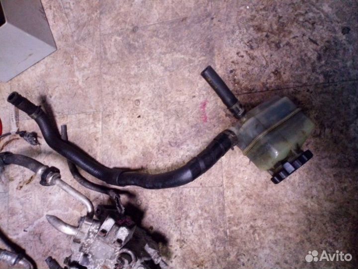 Бачок гидроусилителя Toyota Avensis