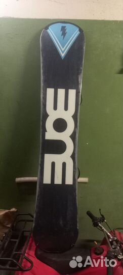 Сноуборд с креплениями