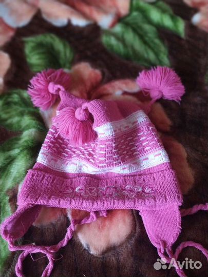 Много шапок для девочки