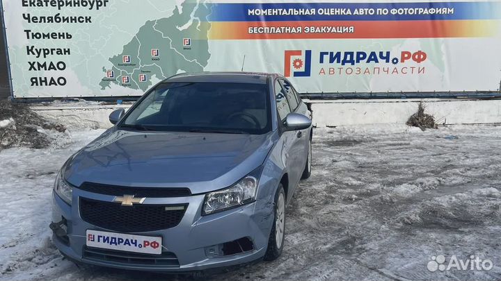 Стекло двери задней левой (форточка) Chevrolet Cru