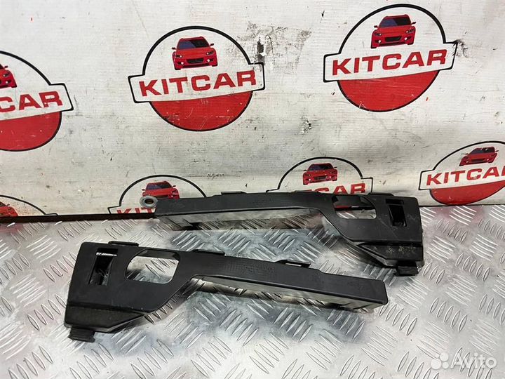 Крепление бампера под фару Ford Focus 2