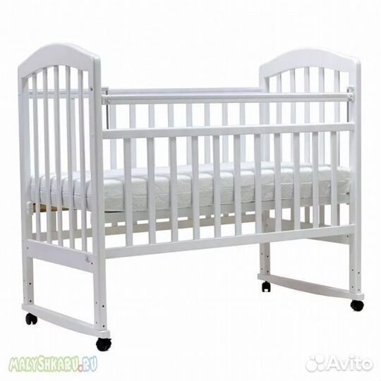 Детская кроватка - качалка на колесиках