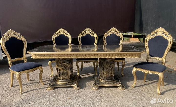 Стол и стулья