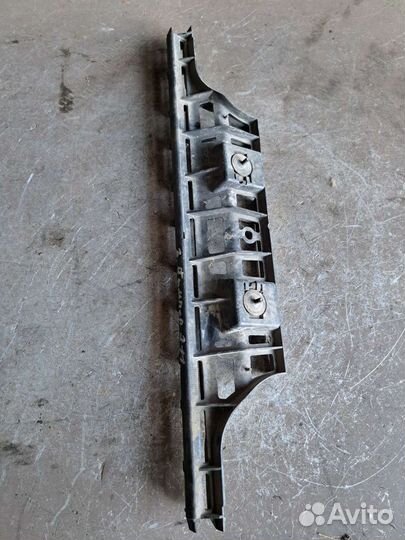 Кронштейн заднего бампера Mercedes W211