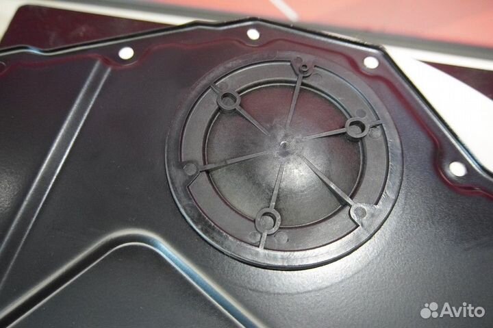 Крышка двигателя / крышка цепи грм Ford Transit