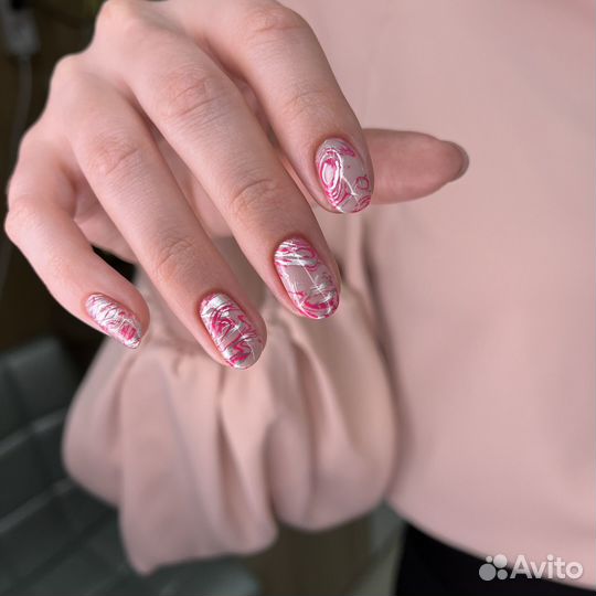 Модель на маникюр с покрытием гель лак