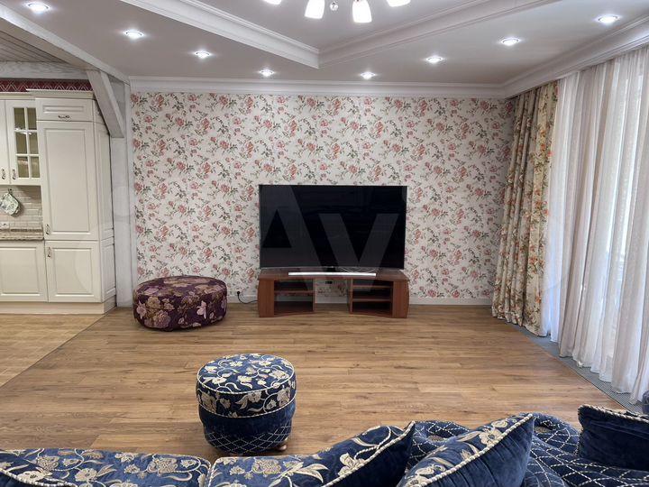 3-к. квартира, 150 м², 2/6 эт.