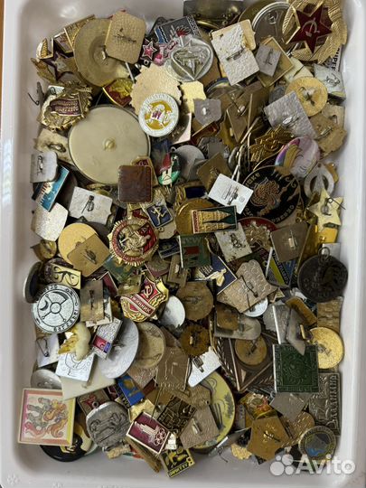 Значки брак