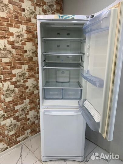 Холодильник Indesit бу no frost