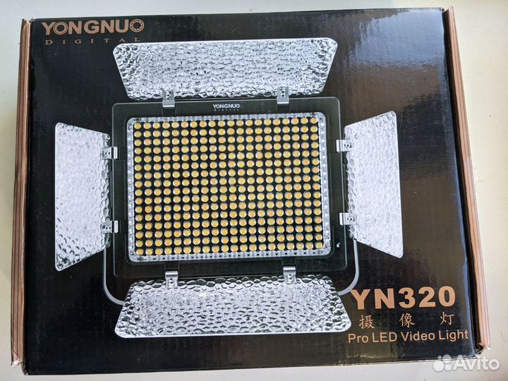 Светодиодная лампа для видеосъемки yongnuo YN320