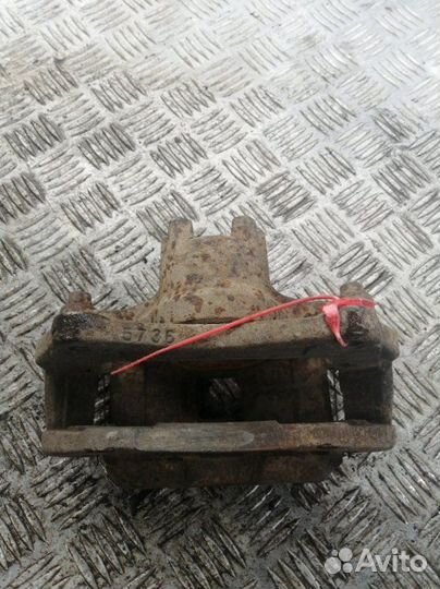 Суппорт передний левый Mitsubishi Lancer CY 1.8