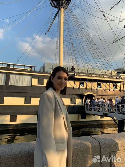 Репетитор по сольфеджио и игре на фортепиано