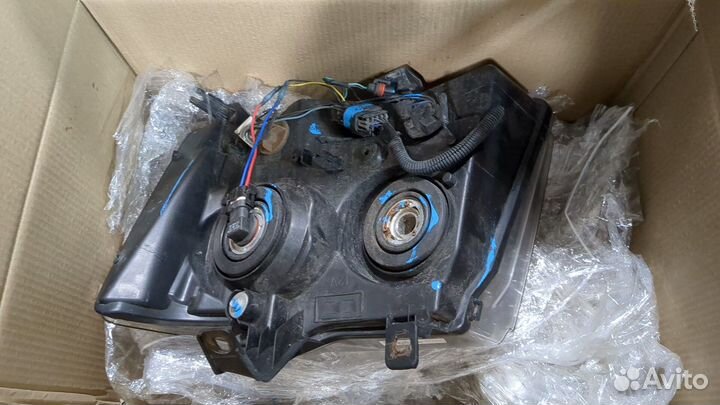 Фара (передняя) правая Chevrolet Tahoe, 2007