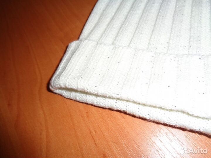 Новая Шапка белая