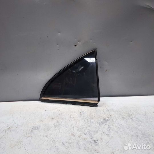 Форточка задней двери Toyota avensis 250