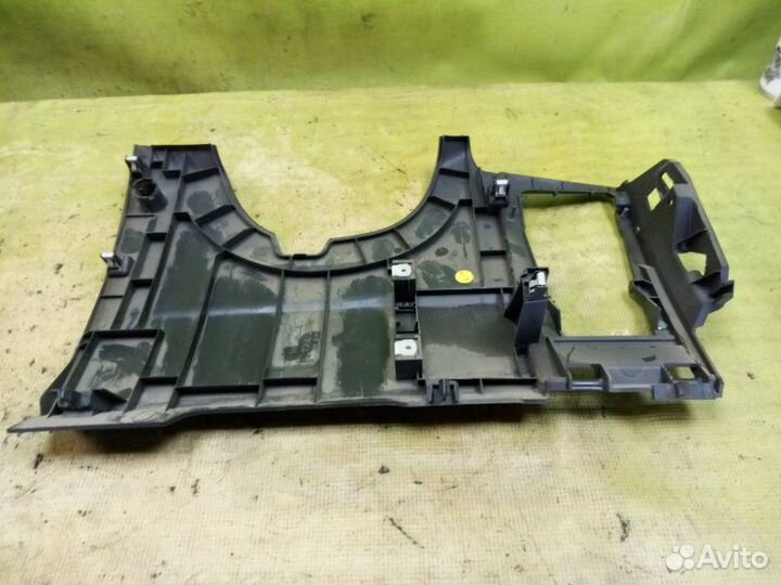 Накладка торпедо передняя левая Ford Focus CB8