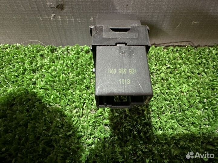 Кнопка открывания багажника Volkswagen Polo 5