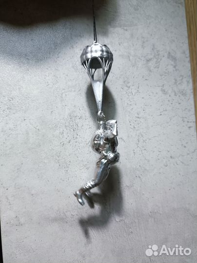 Брелок Десантник в берете. Хром. Подвеска в авто