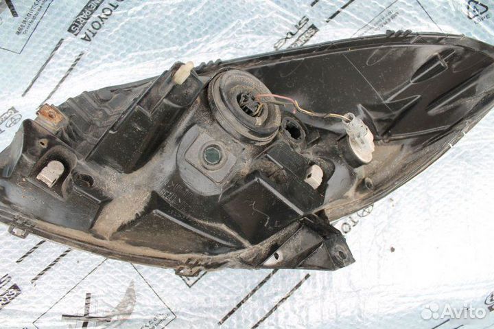 Фара правая Renault Sandero