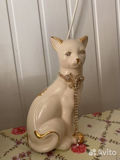 Статуэтки б/у