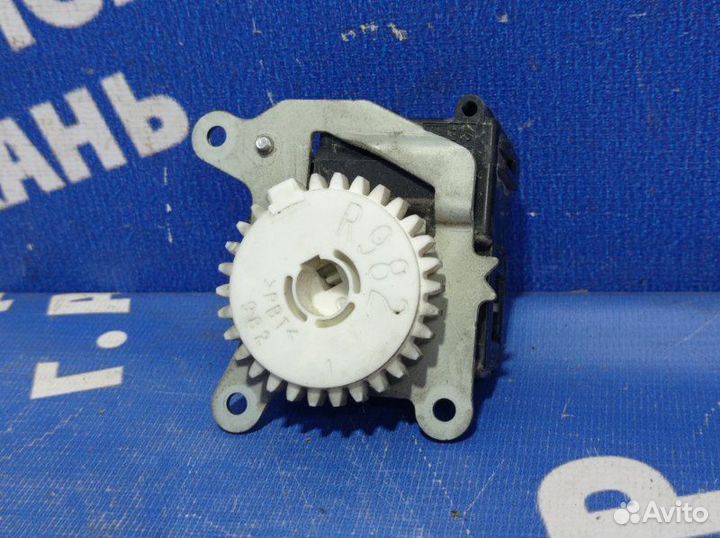 Моторчик заслонок отопителя Toyota Blade хэтчбек