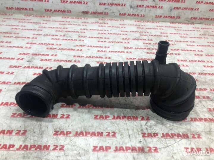 Патрубок воздушного фильтра Mitsubishi Delica PE8W