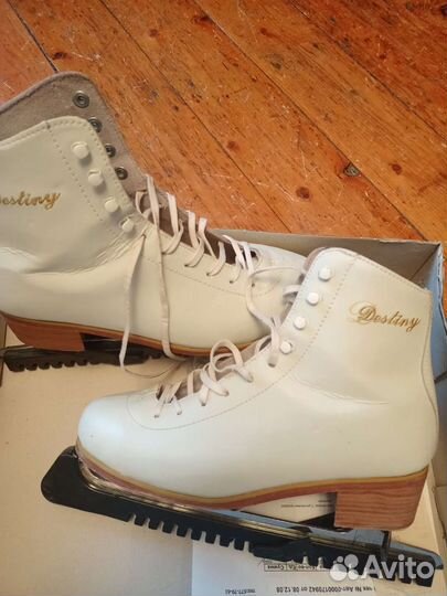 Коньки фигурные белые 43,кожа