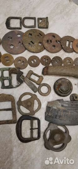 Копанина. Пуговицы, пряжки, зажигалка