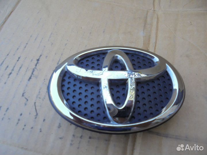 Эмблема крышки багажника Toyota RAV 4 40 кузов