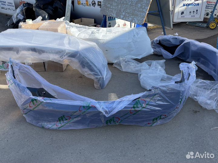 Бампер задний Toyota Camry 40