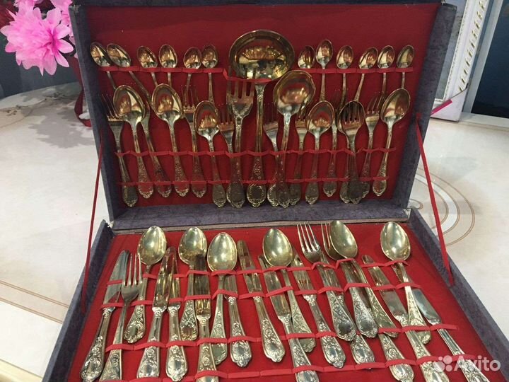 Набор столовых приборов на 12 персон