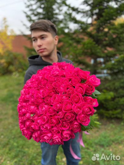 Букет 101 роза малиновая. Розы с доставкой
