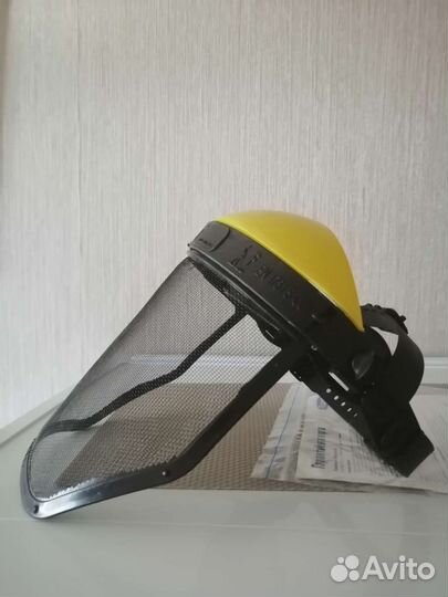 Каска для кошения травы