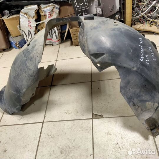 Подкрылок левый Peugeot 308 07-11 Оригинал