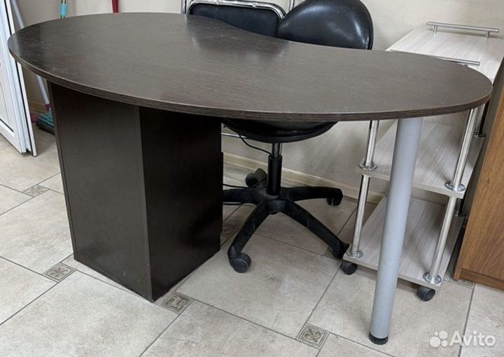 Маникюрный стол