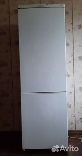 Холодильни двухкамерный,рабочий,Snaige