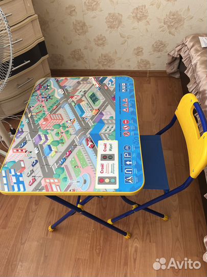 Столик и стульчик для детей