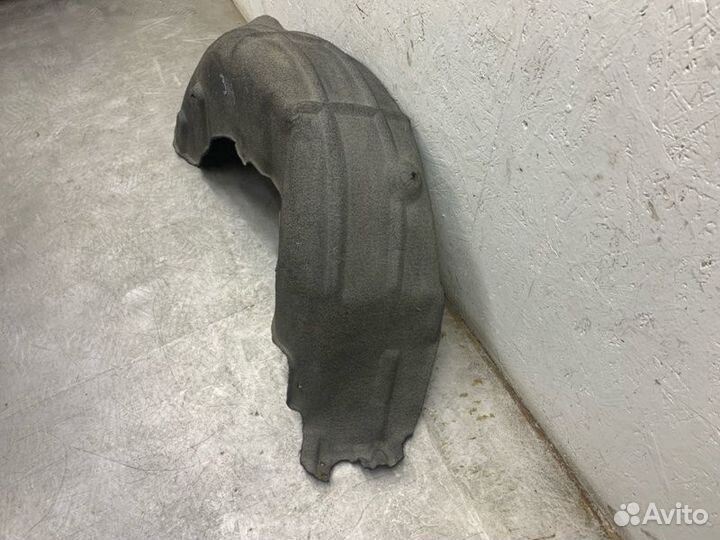 Подкрылок задний левый Toyota Avensis универсал