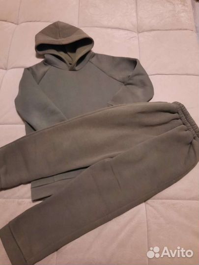 Спортивный костюм на мальчика 134 140