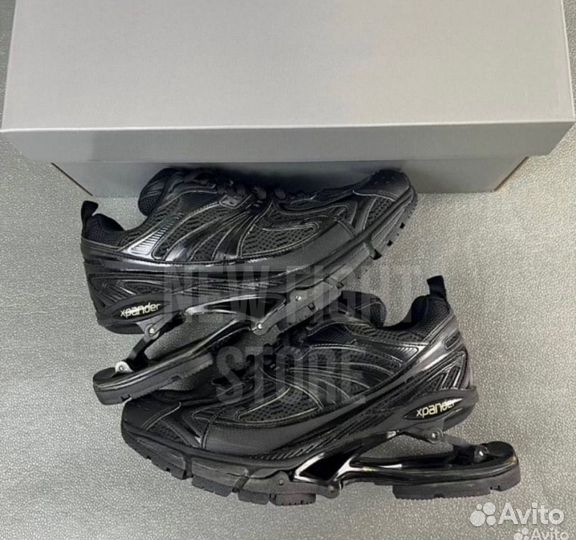 Кроссовки balenciaga xpander на руках