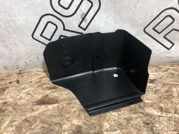 Крышка короба аккумулятора Mercedes-Benz C-Class