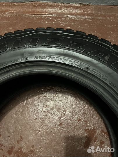 Bridgestone Blizzak DM-V1 215/70 R17 101R