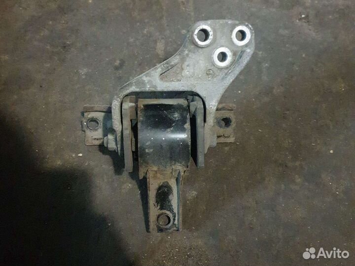 Подушка двигателя правая митсубиси лансер 10 1.5