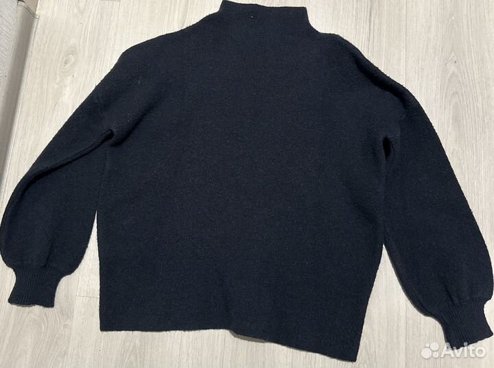 Свитер шерстяной женский