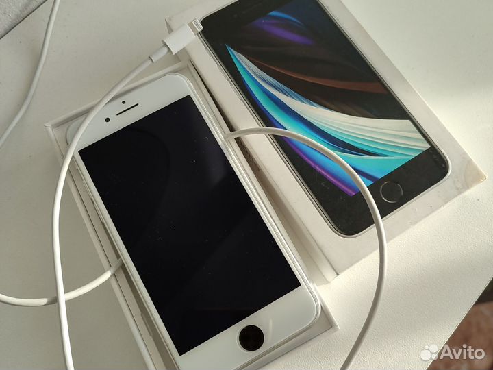 iPhone SE (2020), 64 ГБ