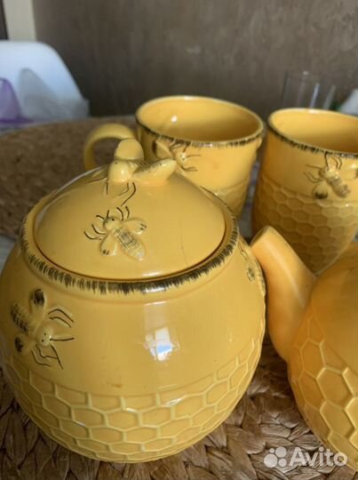 Чайный сервиз с пчелками