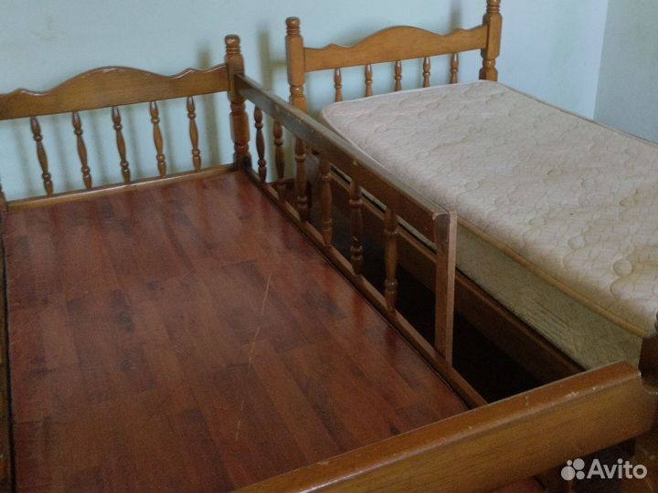 Двухъярусная кровать из дерева