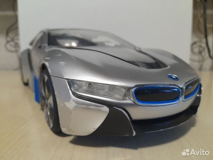 BMW i8 радиуправляемая модель в отличном состоянии