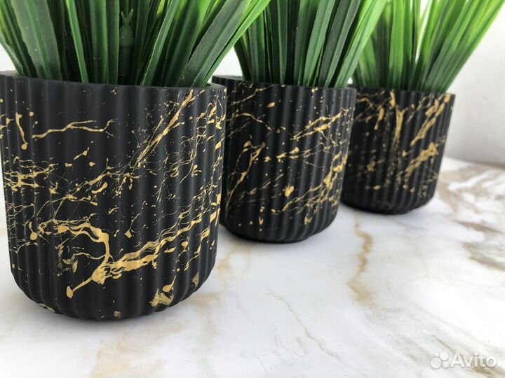 Кашпо с осокой