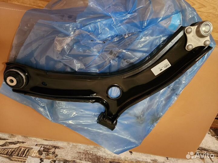 Рычаг передний правый нижний в сборе Веста оригина